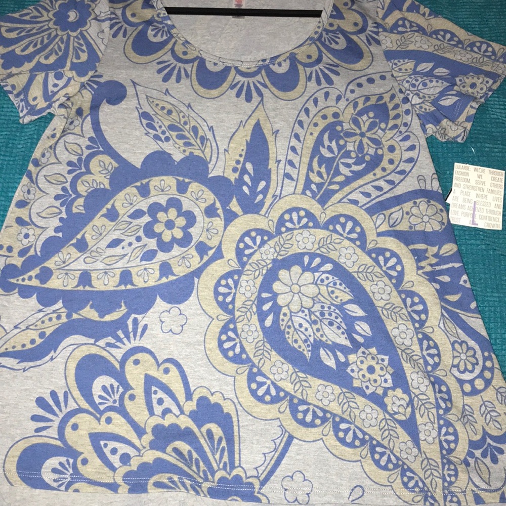 LulaRoe Classic tee